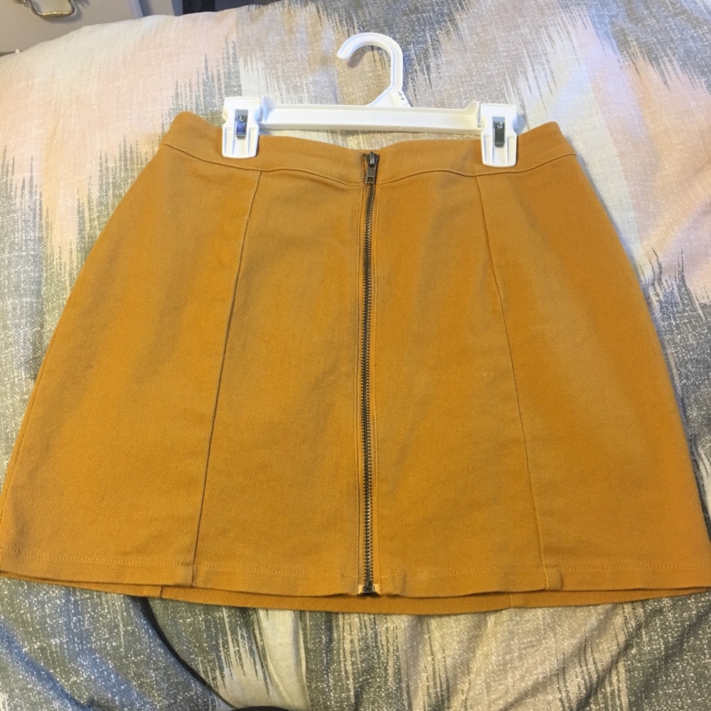 Front zip skirt